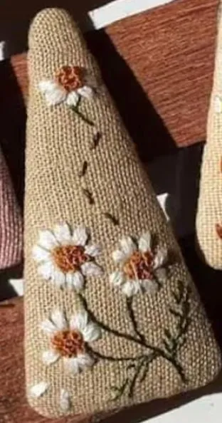 Daisy & Bee Embroidered Hair Barrette, Collection Aria
